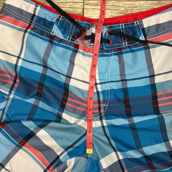 Old Navy Red White Blue Plaid Mesh Lined  Knee Length Swim Trunks Sz L - Picture 3 of 9